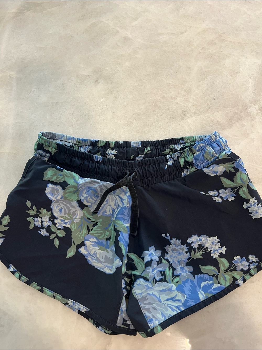 Albion Fit blue floral shorts, XS
